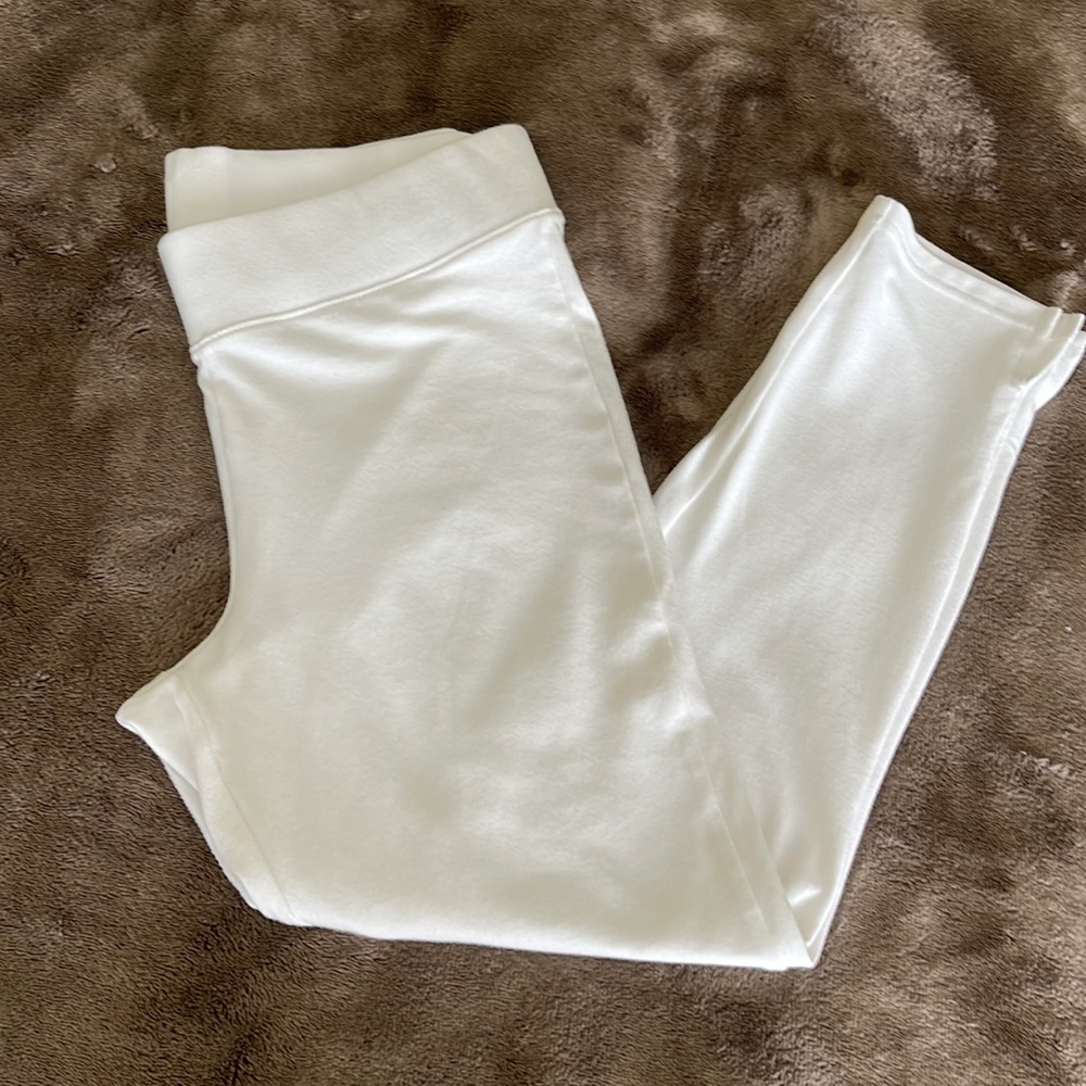 🌹BOGO of LowerPrice🌹NWOT Utopia by HUE White Mid-Rise Capri Leggings, Size S.